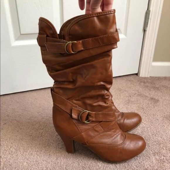 Brown heeled boots with side zipper - Picture 2 of 5